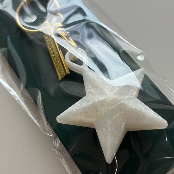 NEW Limited Edition 2023 Starbucks white Hot Cup Lid Stopper Star - Picture 3 of 3